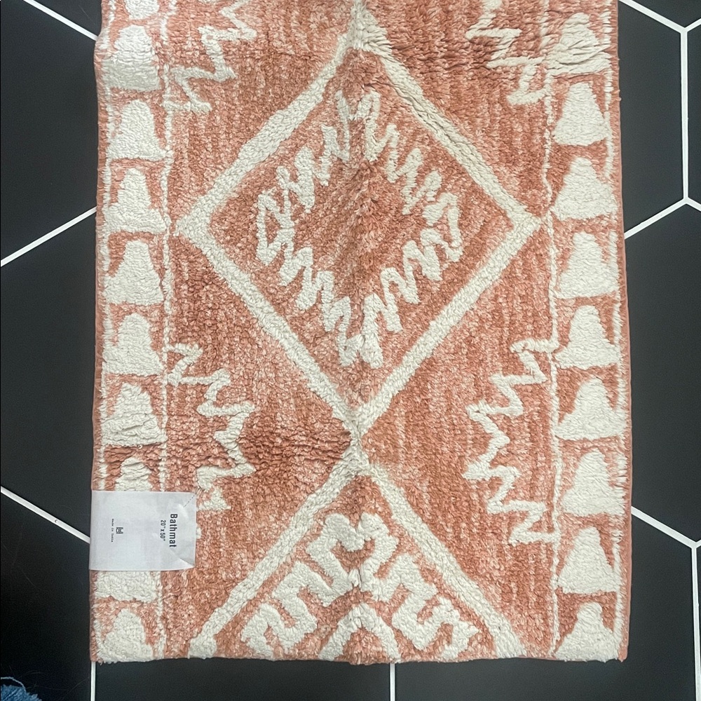 Urban Outfitters Kilm Rose Runner Bath Mat - Picture 5 of 7